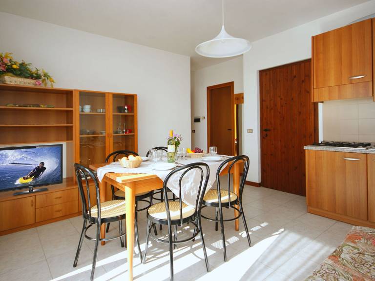 Apartment with sauna, terrace & pool | Lake view — photo 4
