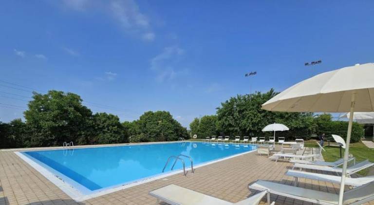 Rental apartment with pool in Pozzolengo