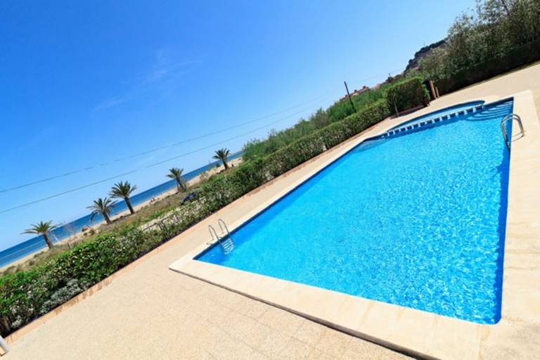 Holiday apartment with pool, yard & terrace — photo 3