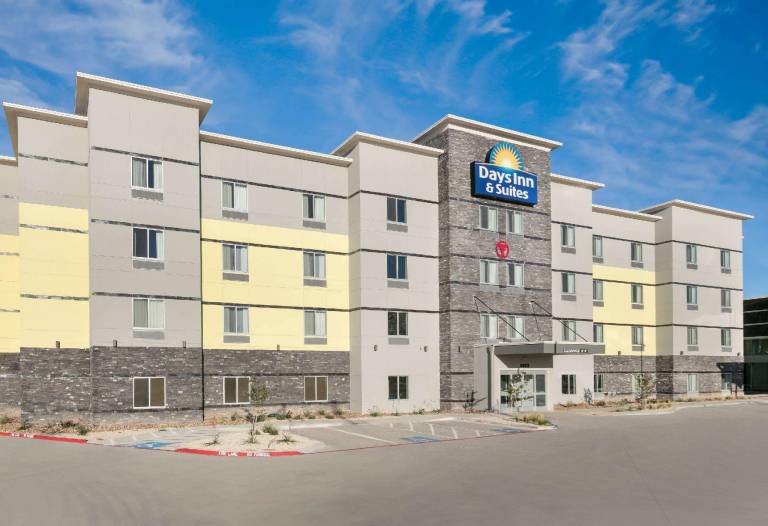 Days Inn & Suites by Wyndham Lubbock Medical Center in Lubbock, TX