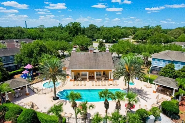 House with jacuzzi, barbecue & heated pool — photo 3