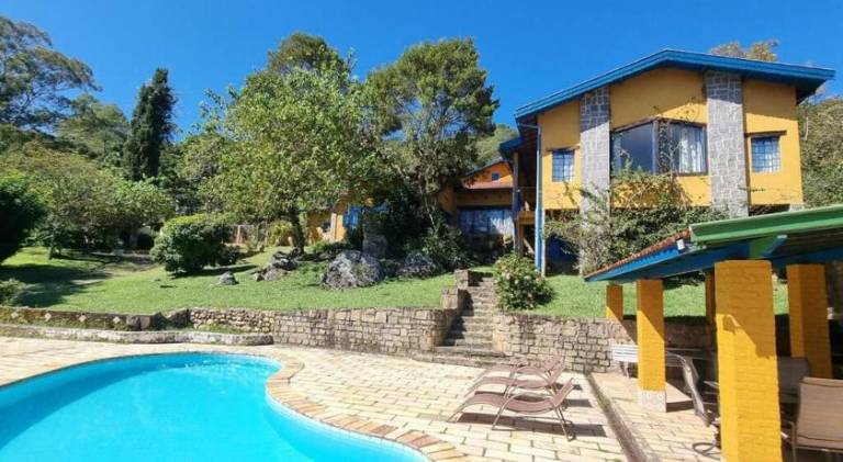 House with jacuzzi & pool in São Bento do Sapucaí