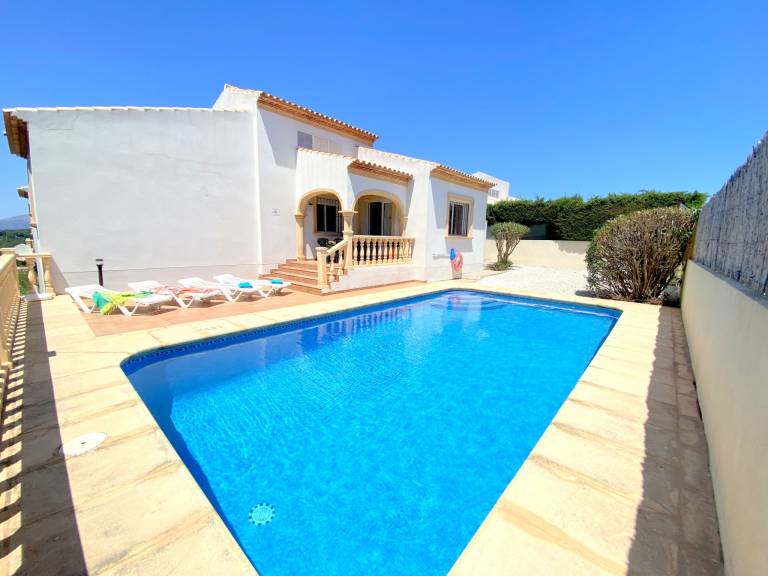 Vacation home with garden, patio & private pool in Alicante