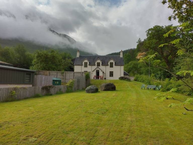 Benmore Farm House in Stirling mit Bergblick in Stirling