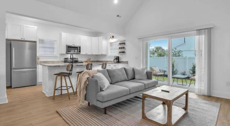 Stylish 4BR Walk to the Beach — photo 2