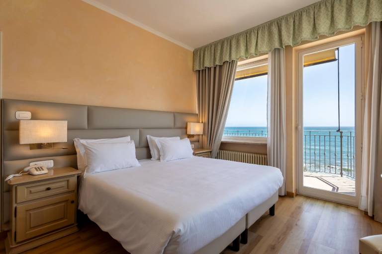 B&B HOTEL Diano Marina Palace in Diano Marina