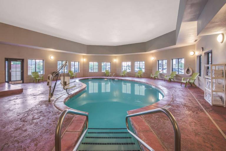La Quinta Inn & Suites by Wyndham Oklahoma City -Yukon — photo 2