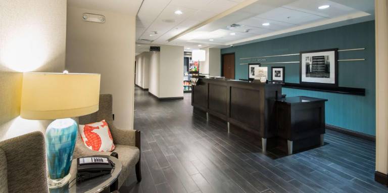Hampton Inn & Suites Orlando at Seaworld — photo 4