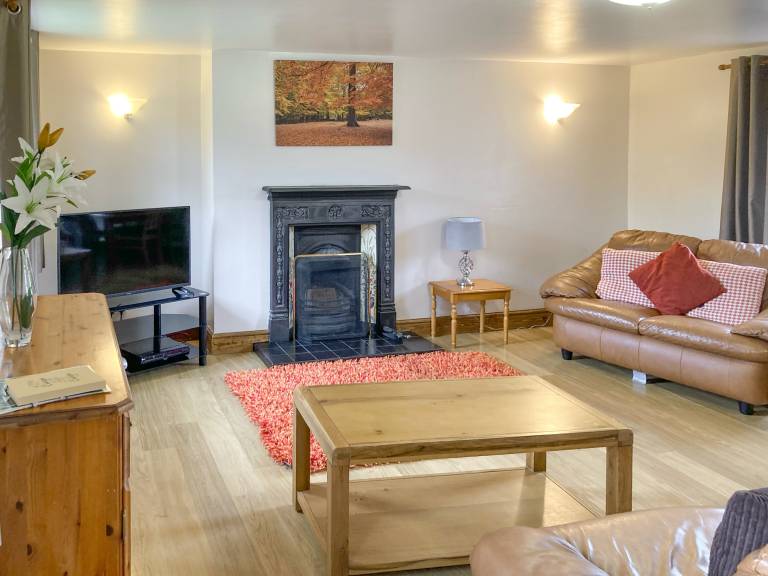 Child-friendly beautiful cottage with barbecue & hot tub | Pet-friendly — photo 3