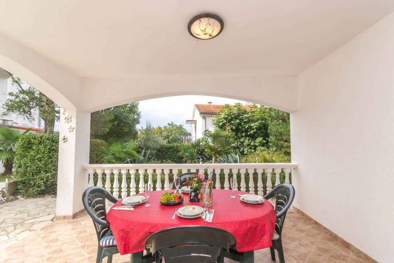 Holiday apartment with garden, BBQ & patio — photo 4
