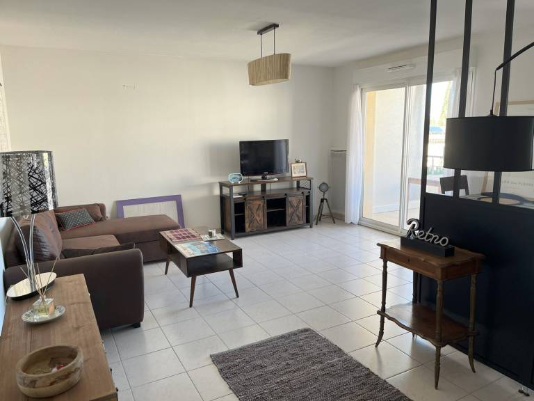 Apartment with pool — photo 3