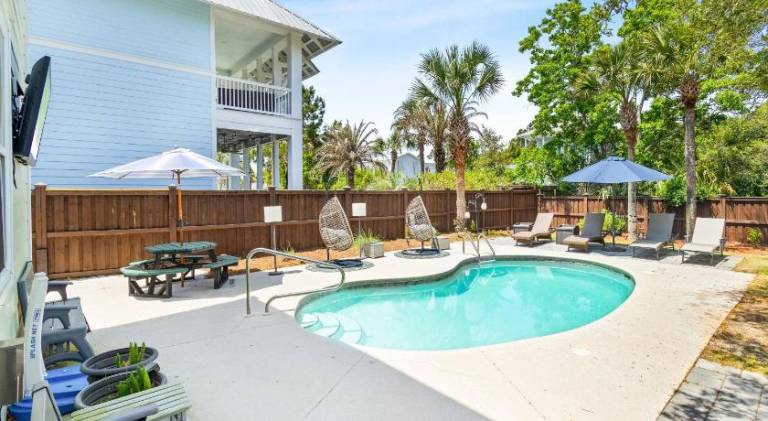 Big vacation home with pool | Pets allowed — photo 5