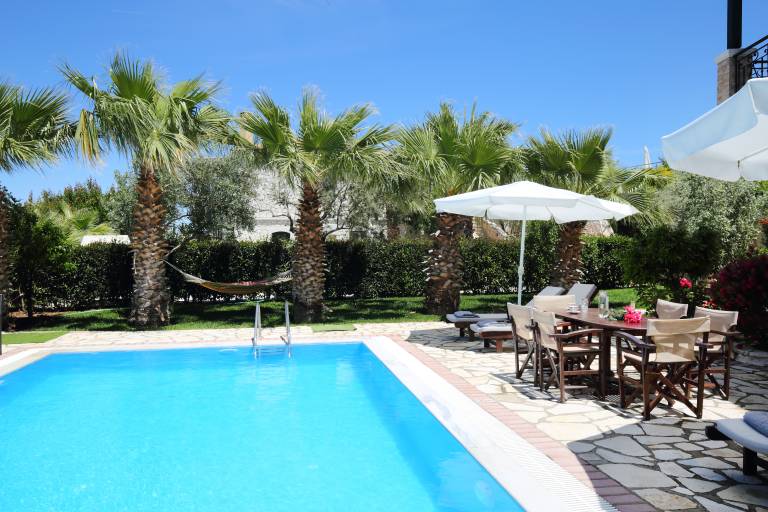 Child-friendly charming private room with barbecue, private pool & yard | Pool view | Dogs allowed — photo 5