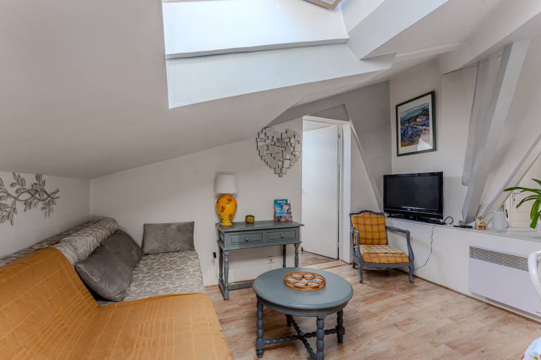'De Maître Traversant' Apartment with Private Garden, Wi-Fi and Air Conditioning — photo 4