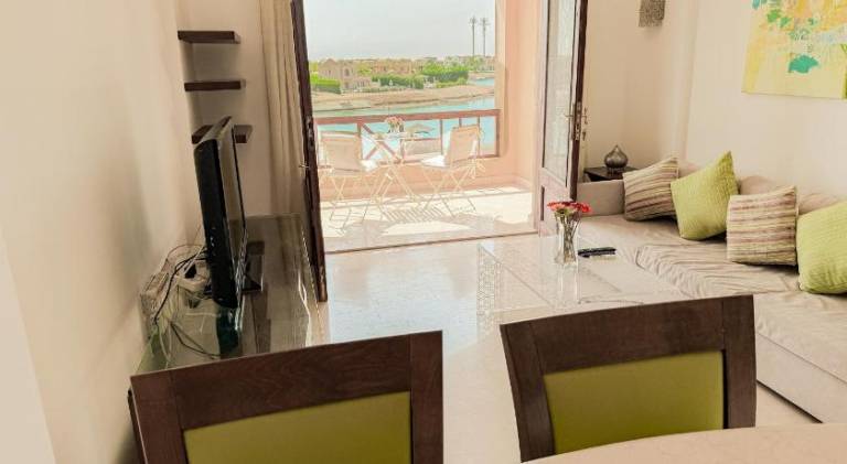 Apartment with terrace & pool — photo 4