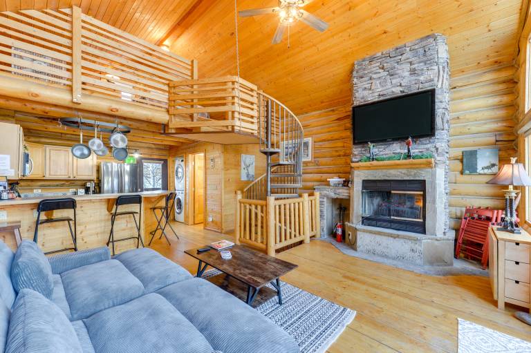 Jackson Condo w/ Fireplace < Half Mi to Snow King! — photo 4