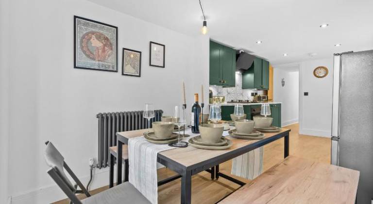 Large Luxury 4 Bed Chic House Southampton Centre, Great for groups! Parking available, Sleeps 7- By — photo 4