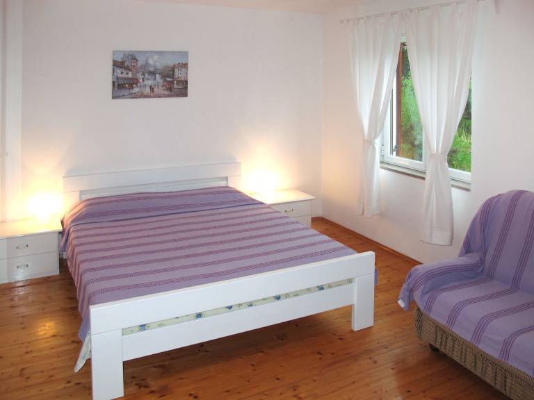 Nice rental apartment with yard, pool & patio | Pets allowed — photo 3