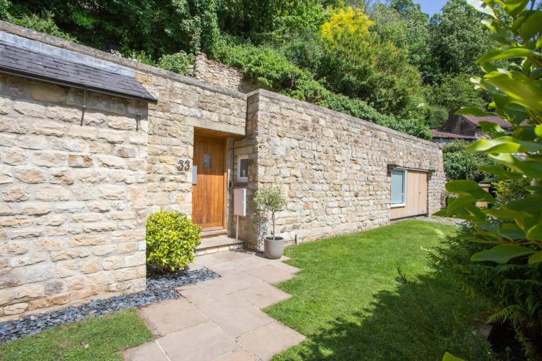 Fully equipped vacation home with terrace & yard | Pets are welcome in Harrogate