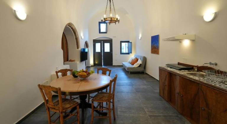 Serviced apartment with pool — photo 4