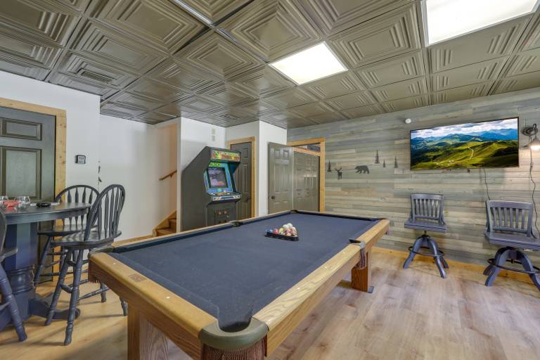 Hot Tub & Resort Perks! Gatlinburg Mtn Retreat — photo 3