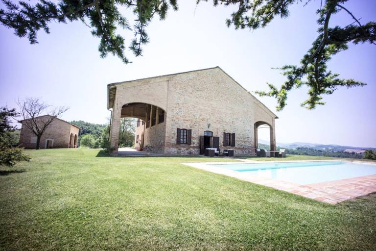 Villa with yard & private pool — photo 2