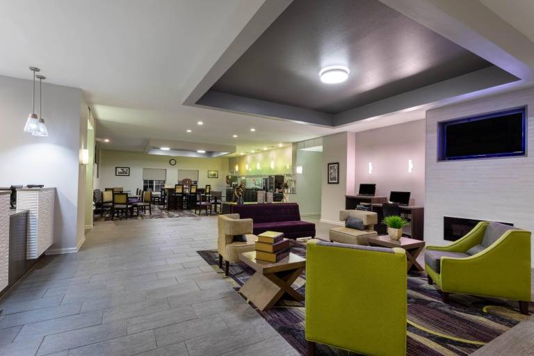 La Quinta Inn & Suites by Wyndham Huntsville Airport Madison — photo 3