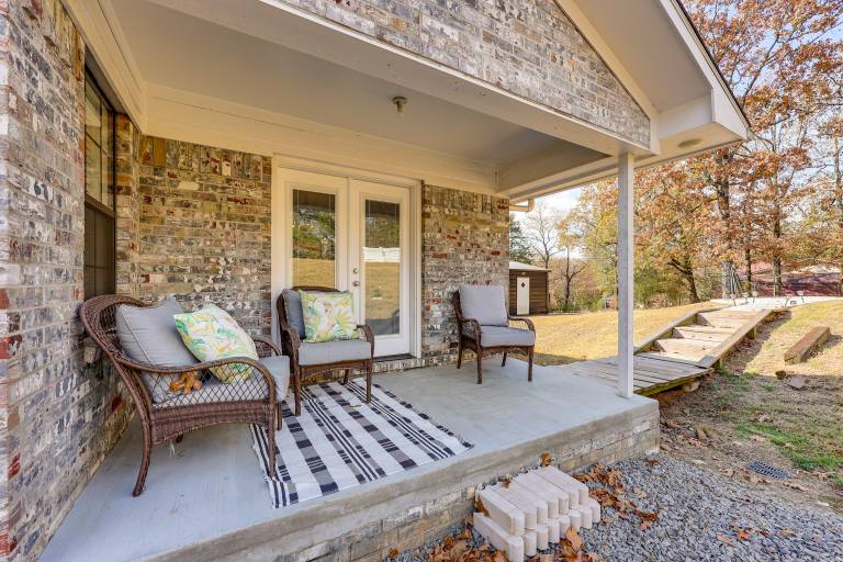 Near Lake Dardanelle: Updated Home w/ Large Yard! — photo 2