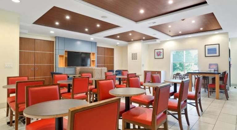 Holiday Inn Express & Suites Denver North - Thornton By IHG — photo 5