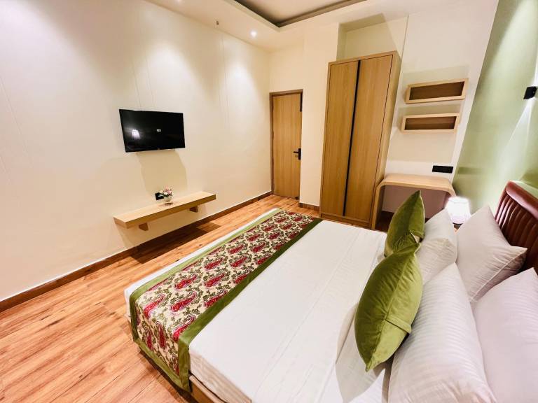 Hotel IP Swarn Indirapuram