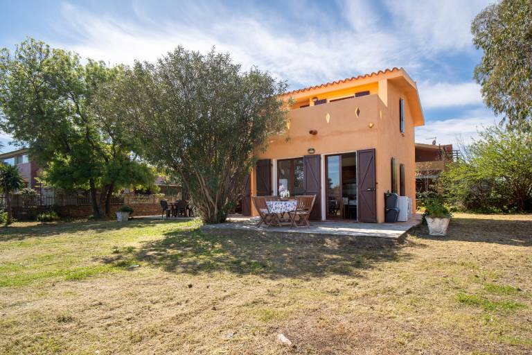 Fully equipped holiday apartment with terrace, yard & barbeque | Beach nearby | Good for workation | Pets allowed in Budoni
