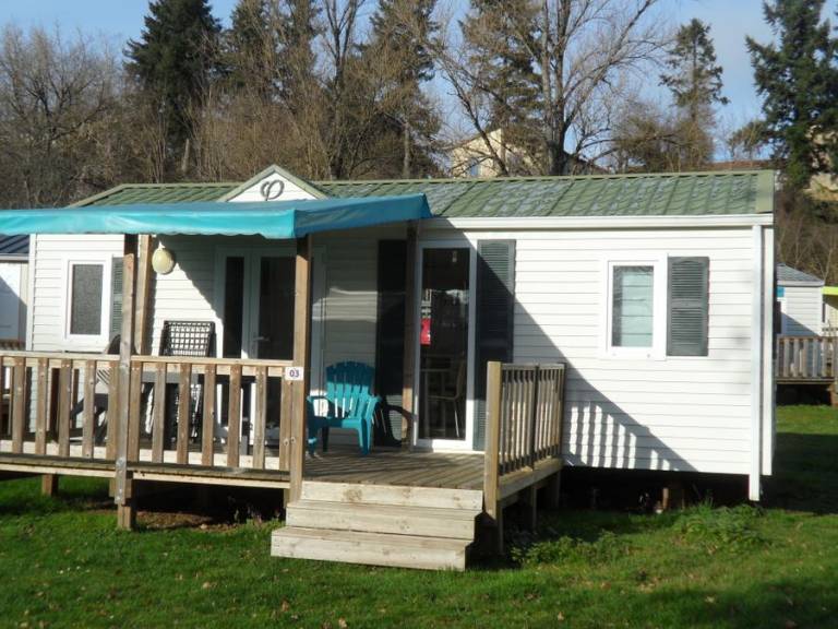 Children-friendly mobile home with terrace & pool | Nature view | Pet-friendly in Vienne