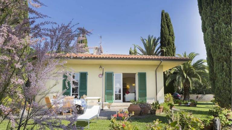 Villa Lilla immersed in the greenery, overlooking the sea, a few steps from the beach — photo 4