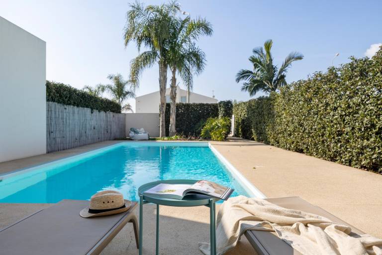 Family-friendly wonderful villa with hot tub, yard & private pool | Dogs allowed — photo 4
