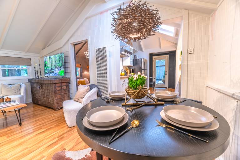 Vacation home with terrace, hot tub & yard | Perfect for remote work — photo 5