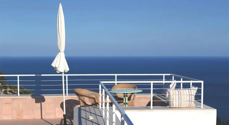 Holiday apartment with pool, patio & grill — photo 5