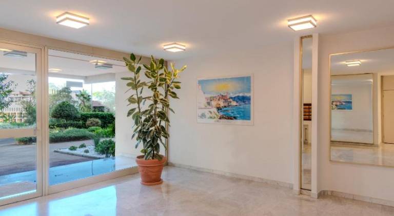 Holiday apartment with private pool & garden — photo 5