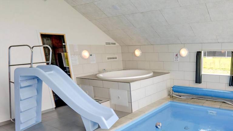 Vacation home with private pool & yard — photo 3