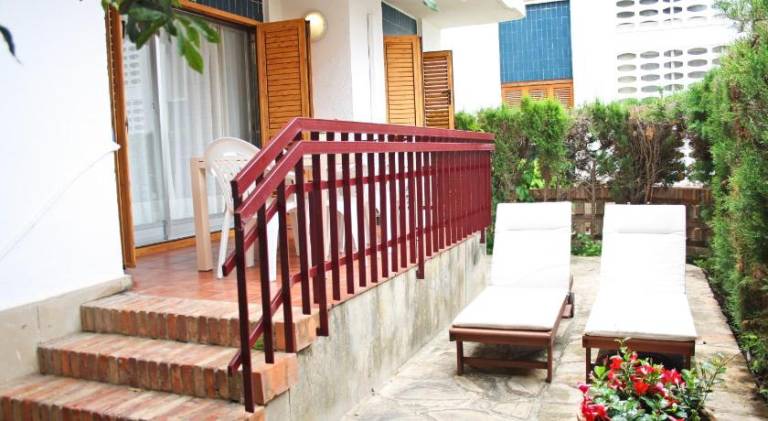Holiday apartment with pool — photo 3