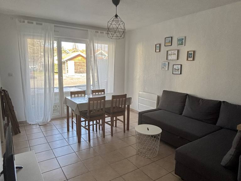 Apartment with pool in Biscarrosse
