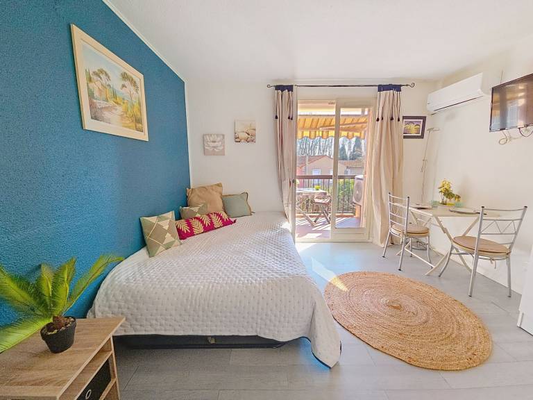 Holiday apartment with terrace — photo 2