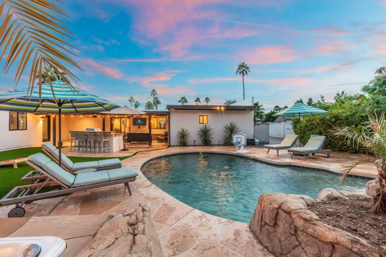 NEW Grotto Falls Retreat Pool w Slide Spa Putt Grn