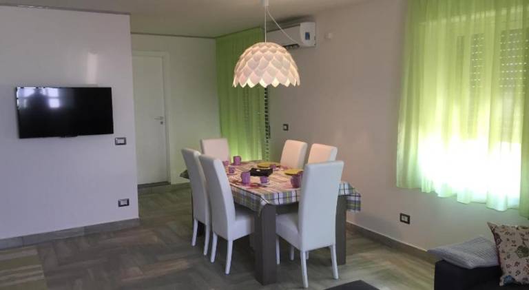 Vacation home with 3 rooms for 5 persons in Calatabiano