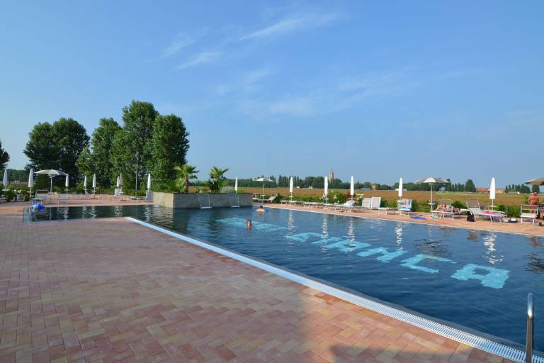 Holiday apartment with pool & garden | Pet-friendly in Ferrara