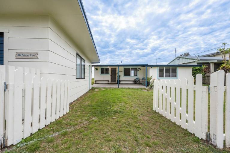 Apartment Brooms Head