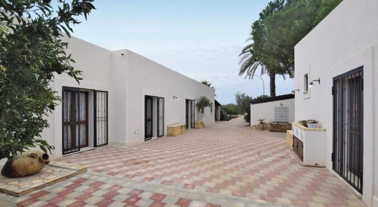 Charming villa with pool | Pets are welcome — photo 4