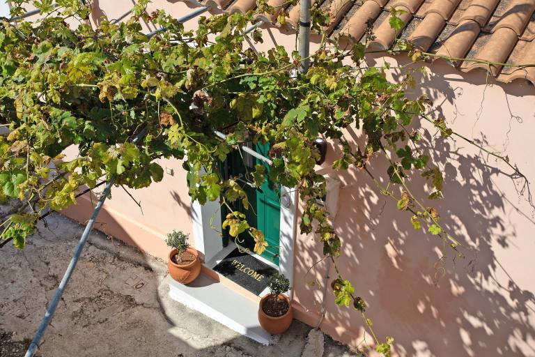 Apartment "Villa Drosia" with Sea View, Private Garden & Wi-Fi in Zakynthos