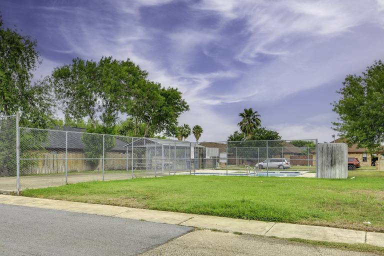 Pool Access & Work-Ready Comforts! Edinburg Apt — photo 4