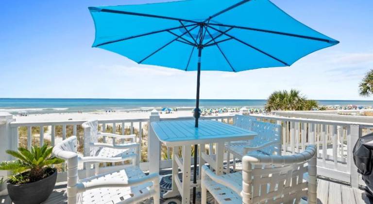 Villa with barbeque & terrace | Next to the beach | Pets are welcome in Bay City, AL