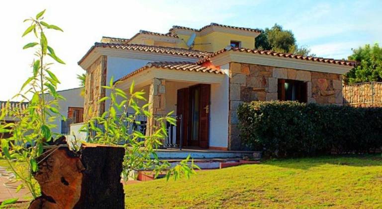 Vacation home with yard, patio & barbeque | Dogs allowed in Budoni